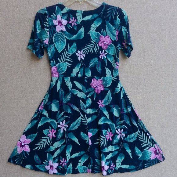 Old Navy Short Sleeve Tropical Floral Swing Jersey Dress - Picture 1 of 6